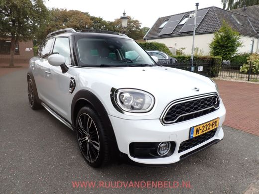 Mini Countryman 2.0 Cooper S KEYLESS / HEAD-UP / SCHUIF-KANTELDAK / CARPLAY ActivLease financial lease