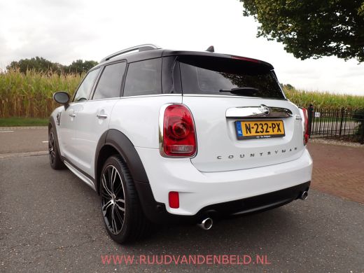 Mini Countryman 2.0 Cooper S KEYLESS / HEAD-UP / SCHUIF-KANTELDAK / CARPLAY ActivLease financial lease