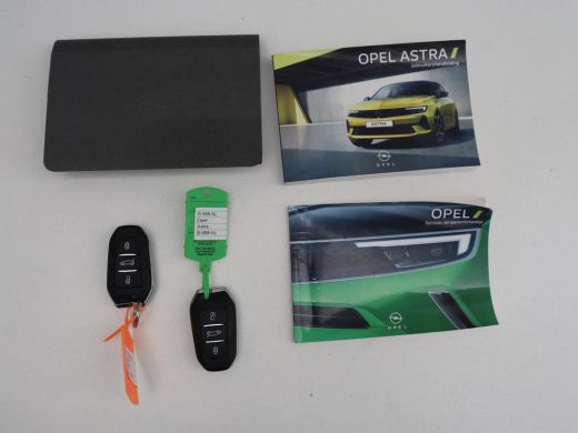 Opel Astra 1.2 Business Edition | Stuur/stoel verwarming | Carplay | Camera | Park assist | Adaptive cruise ... ActivLease financial lease