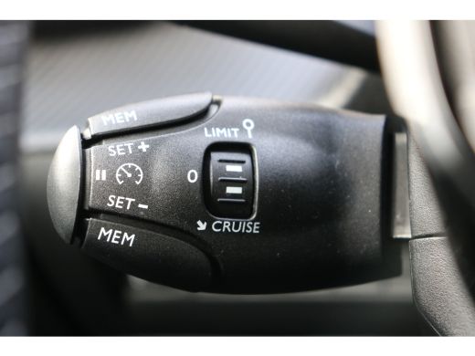 Peugeot 2008 1.2 Hybrid 136 Style | Airco | Parkeersensoren achter | LED Koplampen | Cruise control | DAB | ActivLease financial lease