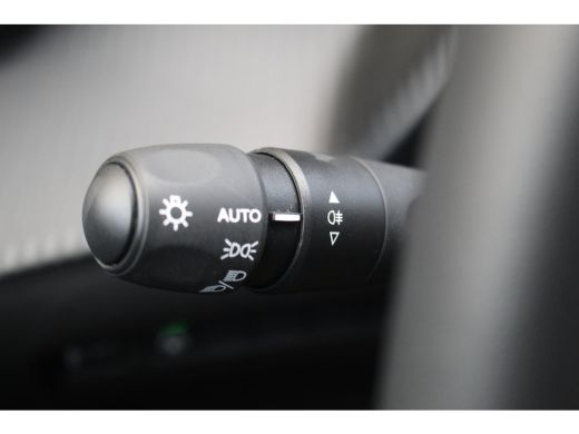 Peugeot 2008 1.2 Hybrid 145 Allure | Adap. Cruise C. | Climate C. | CarPlay | PDC V&A | Half Leder | Navigatie... ActivLease financial lease