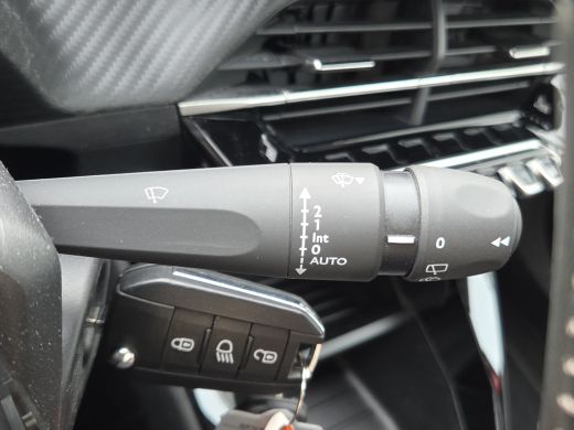 Peugeot 2008 1.2 PureTech Active Pack Trekhaak | Camera | Stoelverwarming | Full map navigatie | Carplay/andro... ActivLease financial lease