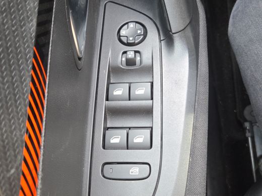 Peugeot 2008 1.2 PureTech Active Pack Trekhaak | Camera | Stoelverwarming | Full map navigatie | Carplay/andro... ActivLease financial lease