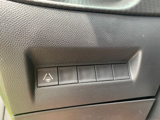Peugeot 208 1.2 Hybrid 110 e-DCS6 GT Airco | 360 Camera | Cruise Control Adaptief | DAB | Keyless | LED | LMV... ActivLease financial lease