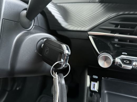 Peugeot 208 | Demo Deal | 1.2 Hybrid 110 e-DCS6 Business | Automatische verlichting | Elektrische parkeerrem ... ActivLease financial lease