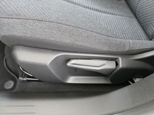 Peugeot 208 | Demo Deal | 1.2 Hybrid 110 e-DCS6 Business | Automatische verlichting | Elektrische parkeerrem ... ActivLease financial lease