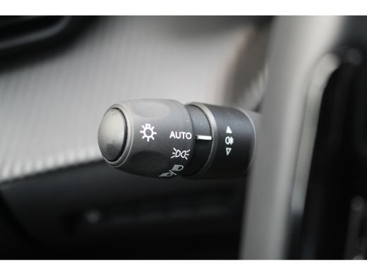 Peugeot 208 1.2 Hybrid 145 e-DCS6 GT | CarPlay | Full-LED | Climate & Cruise C. | KeyLess | Sfeerverl. | PDC ... ActivLease financial lease