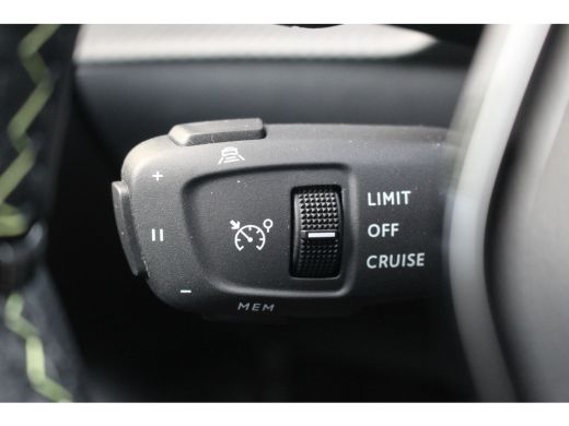 Peugeot 208 1.2 Hybrid 145 e-DCS6 GT | CarPlay | Full-LED | Climate & Cruise C. | KeyLess | Sfeerverl. | PDC ... ActivLease financial lease