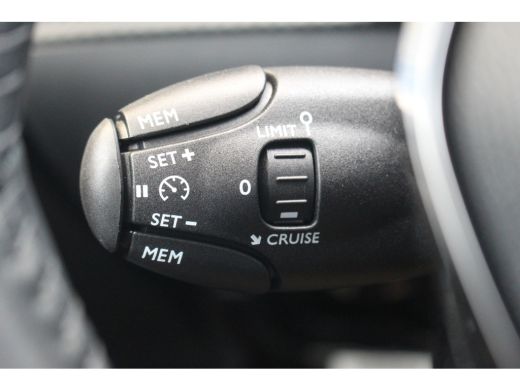 Peugeot e-208 EV Style 50 kWh | Carplay | Cruise | DAB | Climate | LED | PDC A | Elek. Ramen | Carplay | Cruise... ActivLease financial lease