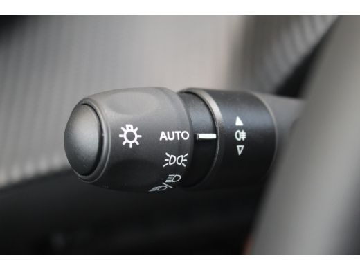 Peugeot e-208 EV Style 50 kWh | Carplay | Cruise | DAB | Climate | LED | PDC A | Elek. Ramen | Carplay | Cruise... ActivLease financial lease