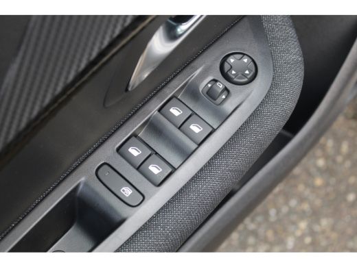 Peugeot e-208 EV Style 50 kWh | Carplay | Cruise | DAB | Climate | LED | PDC A | Elek. Ramen | Carplay | Cruise... ActivLease financial lease