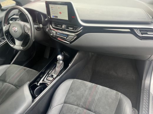 Toyota C-HR 1.8 Hybrid GR-Sport | Trekhaak | Stoel- + stuurverwarming | Carplay | Dode hoek waarschuwing | ActivLease financial lease