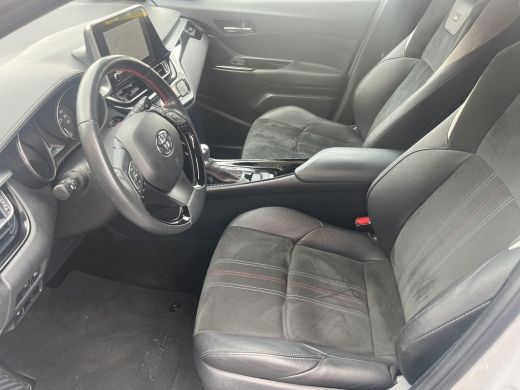 Toyota C-HR 1.8 Hybrid GR-Sport | Trekhaak | Stoel- + stuurverwarming | Carplay | Dode hoek waarschuwing | ActivLease financial lease