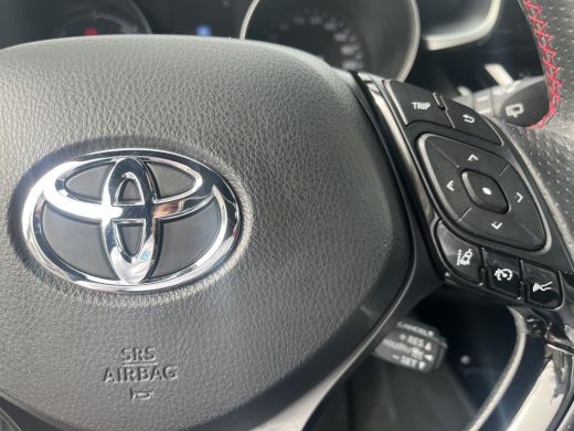 Toyota C-HR 1.8 Hybrid GR-Sport | Trekhaak | Stoel- + stuurverwarming | Carplay | Dode hoek waarschuwing | ActivLease financial lease