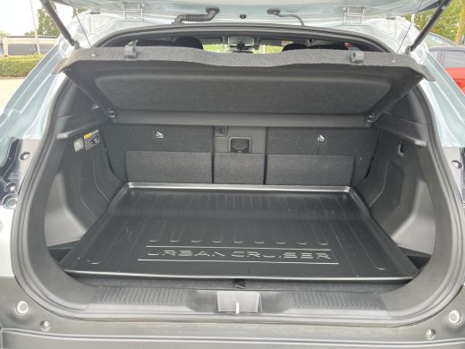 Toyota Urban Cruiser Dynamic 61 kWh | &euro; 3.000 extra inruilwaarde | ActivLease financial lease