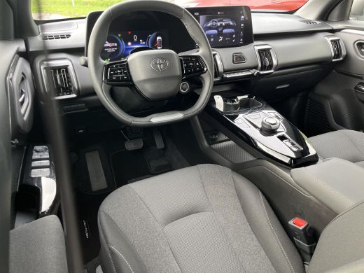 Toyota Urban Cruiser Dynamic 61 kWh | &euro; 3.000 extra inruilwaarde | ActivLease financial lease