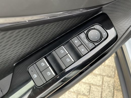 Toyota Urban Cruiser Dynamic 61 kWh | &euro; 3.000 extra inruilwaarde | ActivLease financial lease