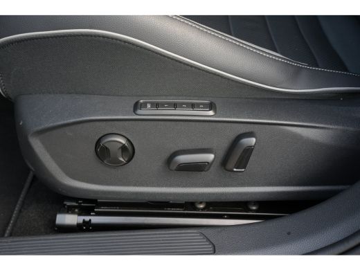 Volkswagen Golf 272pk 1.5 eHybrid GTE | Lederen Bekleding | Camera | Trekhaak | Adaptive Cruise | Elektrisch Pano... ActivLease financial lease