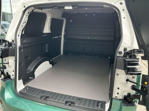 Volkswagen ID. Buzz Cargo Cargo Bulli Limited Edition 79 kWh 286PK | Trekhaak | 360 camera | LED Matrix ActivLease financial lease