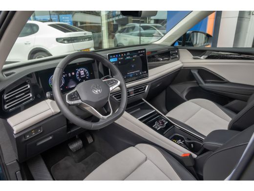 Volkswagen Tiguan 1.5 eHybrid Elegance | Elek. Trekhaak | Cruise control adaptief | Panorama dak Elek. | 20'' | 360... ActivLease financial lease