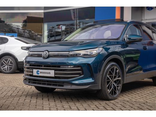 Volkswagen Tiguan 1.5 eHybrid Elegance | Elek. Trekhaak | Cruise control adaptief | Panorama dak Elek. | 20'' | 360... ActivLease financial lease