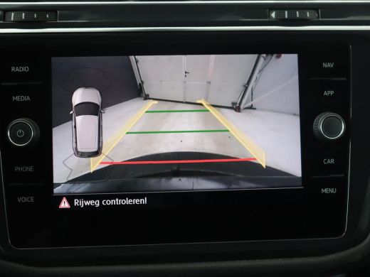Volkswagen Tiguan Allspace | Leder | Trekhaak | Virtual dashboard | Adaptive cruise | Camera | Park assist | Carplay | Clima... ActivLease financial lease