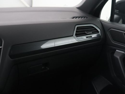 Volkswagen Tiguan Allspace | Leder | Trekhaak | Virtual dashboard | Adaptive cruise | Camera | Park assist | Carplay | Clima... ActivLease financial lease