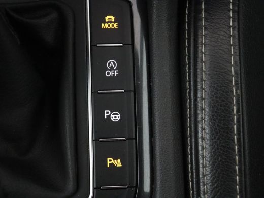 Volkswagen Tiguan Allspace | Leder | Trekhaak | Virtual dashboard | Adaptive cruise | Camera | Park assist | Carplay | Clima... ActivLease financial lease
