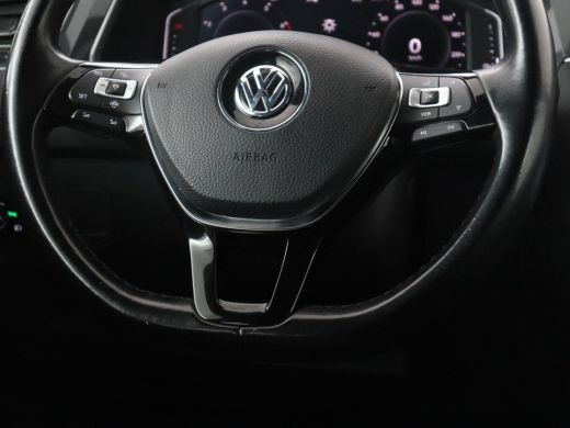 Volkswagen Tiguan Allspace | Leder | Trekhaak | Virtual dashboard | Adaptive cruise | Camera | Park assist | Carplay | Clima... ActivLease financial lease