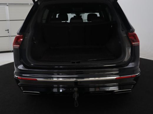 Volkswagen Tiguan Allspace | Leder | Trekhaak | Virtual dashboard | Adaptive cruise | Camera | Park assist | Carplay | Clima... ActivLease financial lease