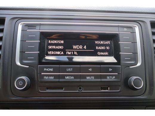 Volkswagen Transporter 2.0 TDI L1 H1 Black Edition ActivLease financial lease