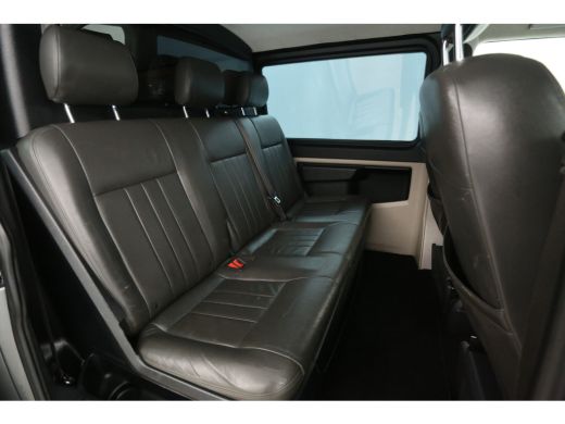 Volkswagen Transporter 2.0 TDI L2H1 150PK | Dubbele Cabine | Automaat | Airco | Cruise | Trekhaak | Navi | Parkeersens. ActivLease financial lease