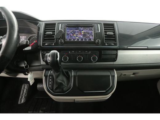 Volkswagen Transporter 2.0 TDI L2H1 150PK | Dubbele Cabine | Automaat | Airco | Cruise | Trekhaak | Navi | Parkeersens. ActivLease financial lease
