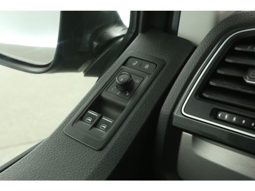 Volkswagen Transporter 2.0 TDI L2H1 150PK | Dubbele Cabine | Automaat | Airco | Cruise | Trekhaak | Navi | Parkeersens. ActivLease financial lease