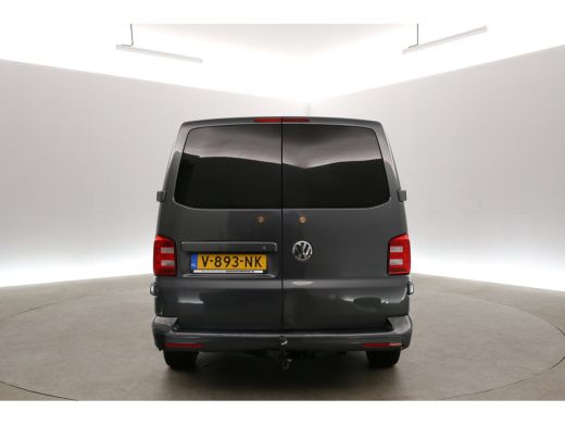 Volkswagen Transporter 2.0 TDI L2H1 150PK | Dubbele Cabine | Automaat | Airco | Cruise | Trekhaak | Navi | Parkeersens. ActivLease financial lease