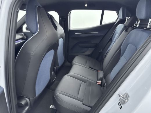 Volvo  EX30 Single Motor Extended Range Plus 69 kWh | Stoel + Stuurverwarming | Afwijkende dakkleur | PDC V+A... ActivLease financial lease