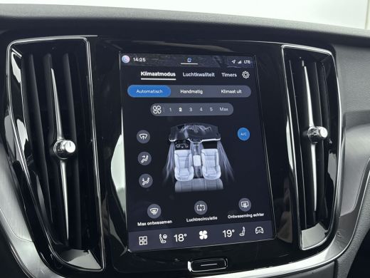 Volvo  V60 T6 Plug-in hybrid AWD Core Bright | Trekhaak | Adaptive Verlichting | Android Auto / Apple Carpla... ActivLease financial lease