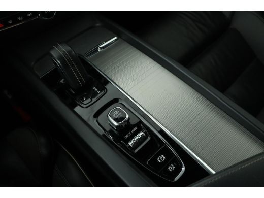 Volvo  V60 B3 R-Design | Camera | Stoel & Stuurverwarming | Carplay | Half leder | Full LED | PDC | Memory |... ActivLease financial lease