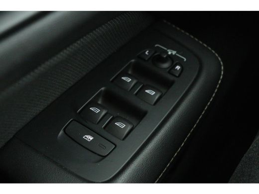 Volvo  V60 B3 R-Design | Camera | Stoel & Stuurverwarming | Carplay | Half leder | Full LED | PDC | Memory |... ActivLease financial lease
