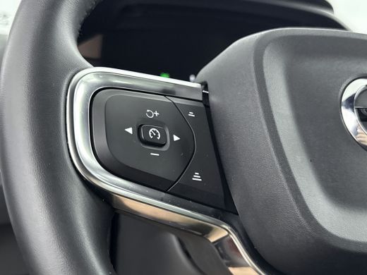 Volvo  XC40 2.0 B4 Plus Dark | Trekhaak | Verwambare voorruit | BLIS | Adaptive Cruiscontrol | Camera | 19 in... ActivLease financial lease