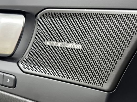 Volvo  XC40 2.0 B4 Plus Dark | Trekhaak | Verwambare voorruit | BLIS | Adaptive Cruiscontrol | Camera | 19 in... ActivLease financial lease