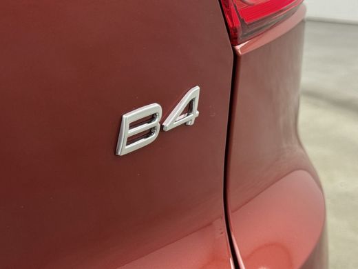 Volvo  XC40 2.0 B4 Plus Dark | Trekhaak | Verwambare voorruit | BLIS | Adaptive Cruiscontrol | Camera | 19 in... ActivLease financial lease