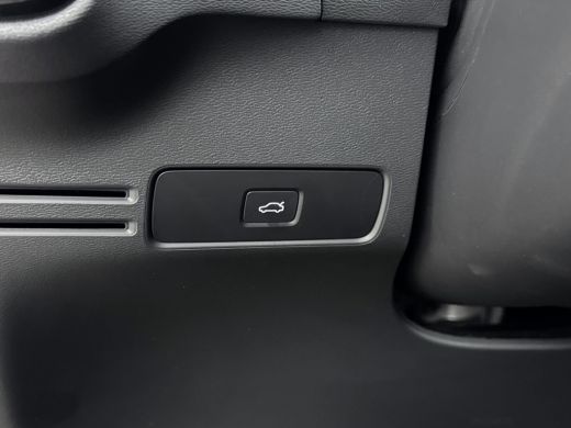 Volvo  XC40 2.0 B4 Plus Dark | Trekhaak | Verwambare voorruit | BLIS | Adaptive Cruiscontrol | Camera | 19 in... ActivLease financial lease
