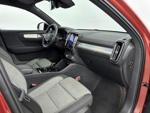 Volvo  XC40 2.0 B4 Plus Dark | Trekhaak | Verwambare voorruit | BLIS | Adaptive Cruiscontrol | Camera | 19 in... ActivLease financial lease