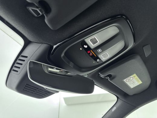 Volvo  XC40 2.0 B4 Plus Dark | Trekhaak | Verwambare voorruit | BLIS | Adaptive Cruiscontrol | Camera | 19 in... ActivLease financial lease