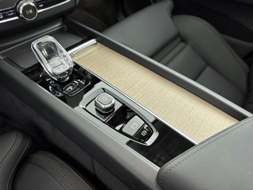 Volvo  XC60 Facelift T6 Plug-in hybrid AWD Ultra Dark | Luchtvering | Trekhaak | Extra Getint Glas | PDC V+A ... ActivLease financial lease