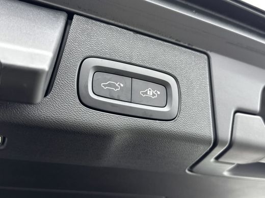 Volvo  XC60 Facelift T6 Plug-in hybrid AWD Ultra Dark | Luchtvering | Trekhaak | Extra Getint Glas | PDC V+A ... ActivLease financial lease