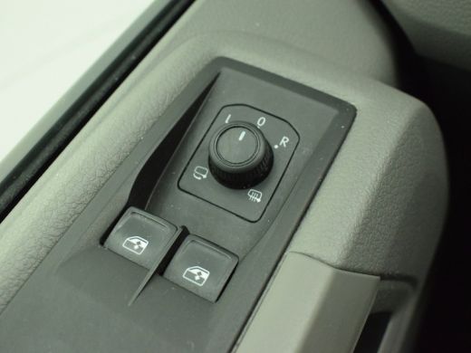 Volkswagen Crafter 35 2.0 TDI L3H3 Highline 140PK Airco Navi ActivLease financial lease
