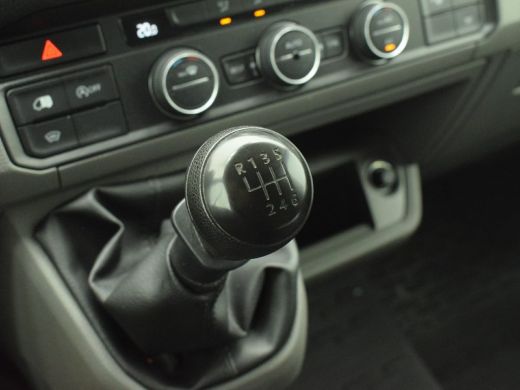 Volkswagen Crafter 35 2.0 TDI L3H3 Highline 140PK Airco Navi ActivLease financial lease