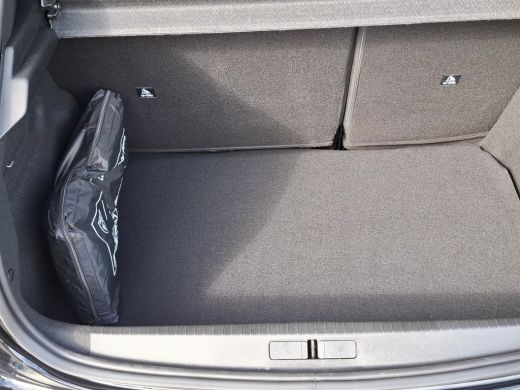 Peugeot 208 Allure | Elektrische parkeerrem | Extra getinte achterste zijruiten en achterruit | Extra getinte... ActivLease financial lease